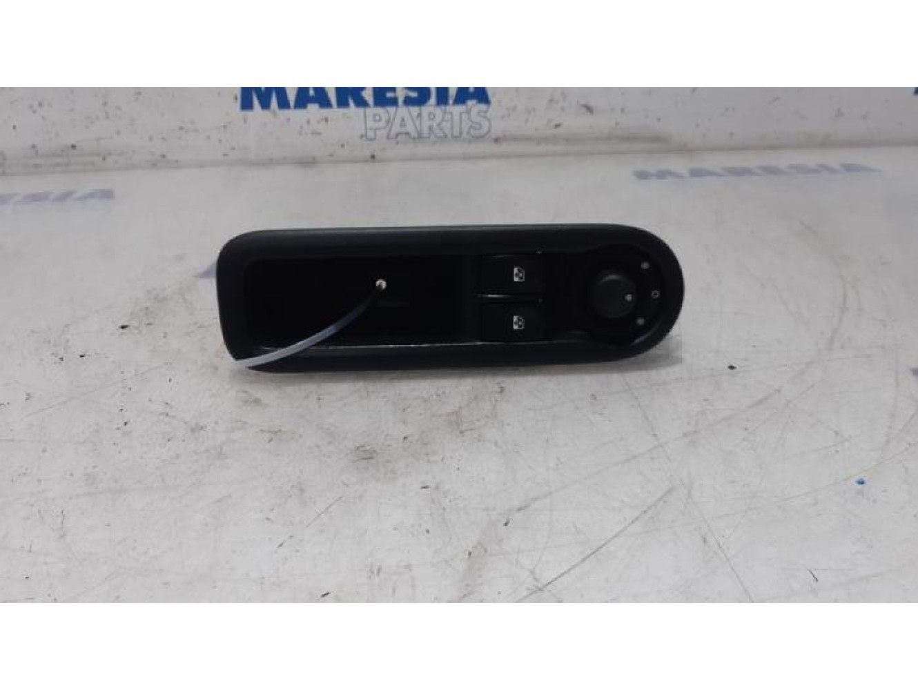 Renault - Twingo - Multi-functional window switch