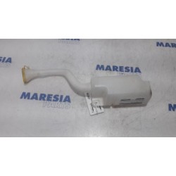 Renault - Twingo - Front windscreen washer reservoir