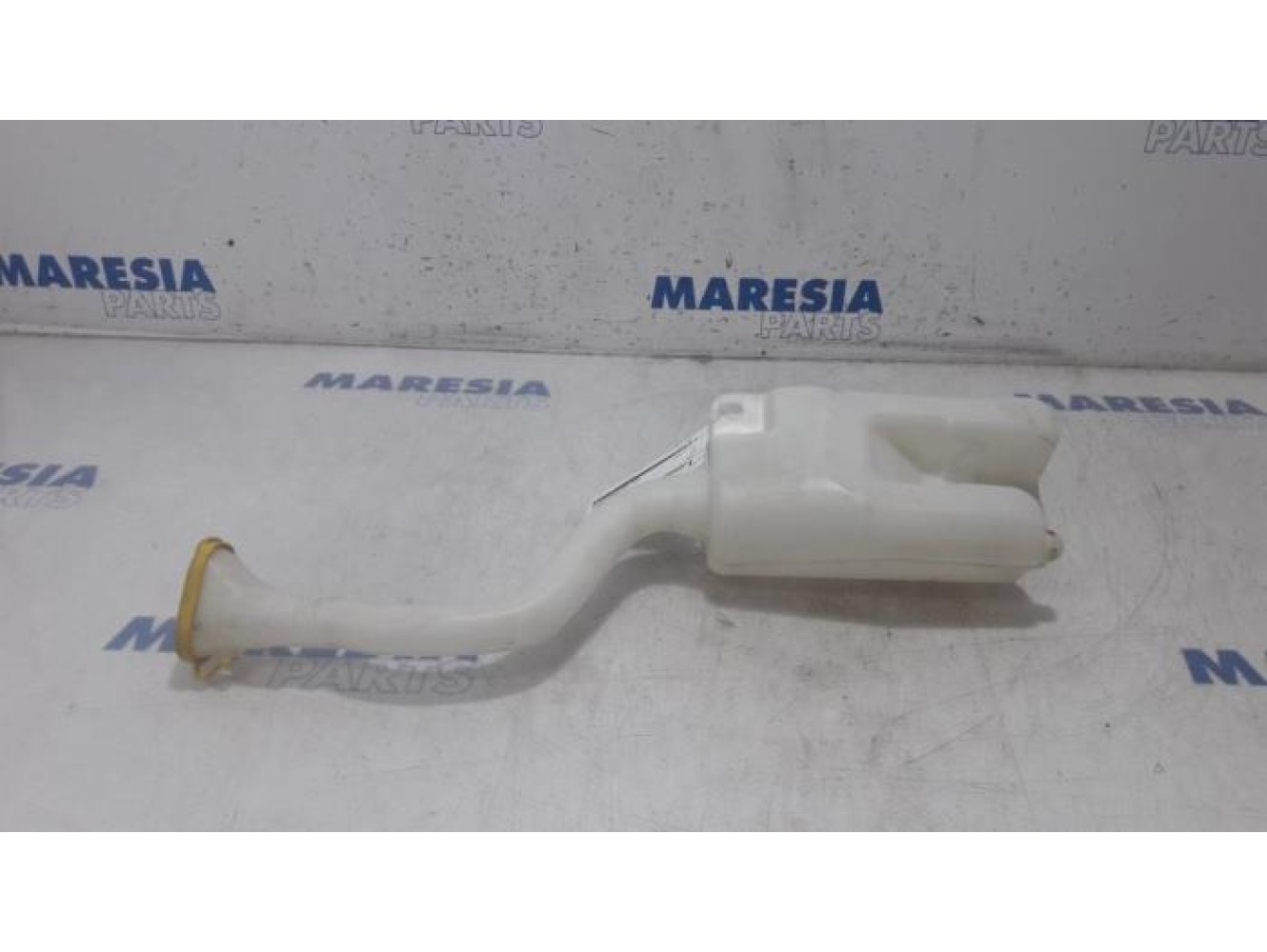 Renault - Twingo - Front windscreen washer reservoir