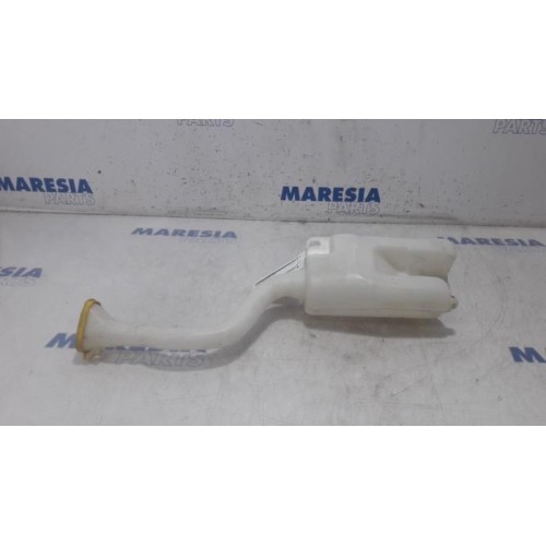 Renault - Twingo - Front windscreen washer reservoir