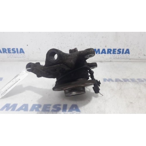 Renault - Megane - Fusee links-voor