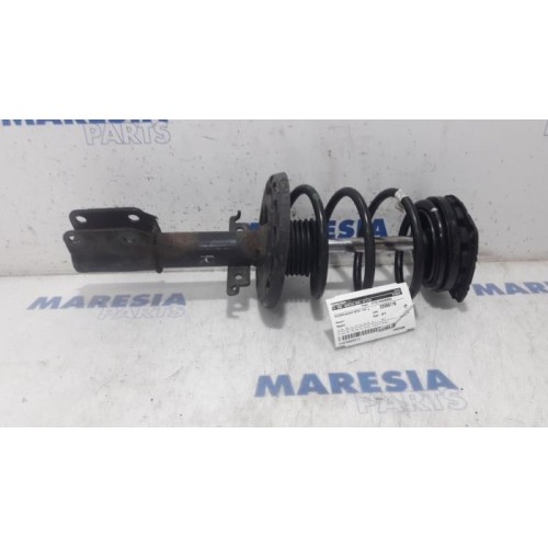 Renault - Megane - Front shock absorber rod, right