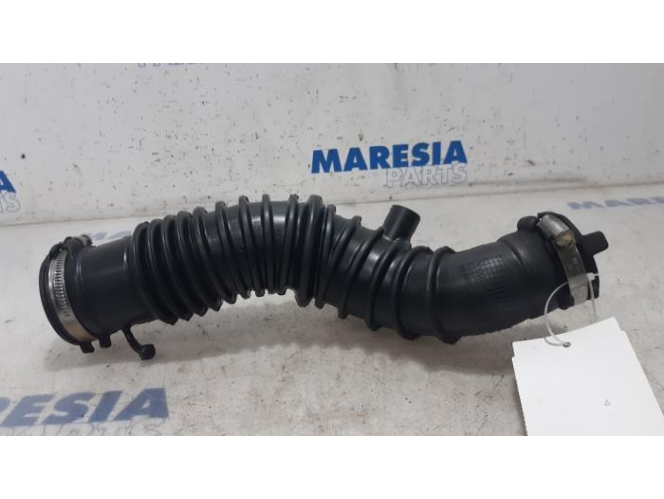 Renault - Megane - Air intake hose