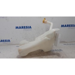Renault - Megane - Front windscreen washer reservoir