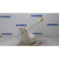 Renault - Megane - Front windscreen washer reservoir