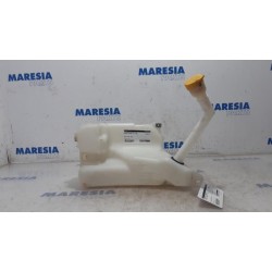 Renault - Megane - Front windscreen washer reservoir
