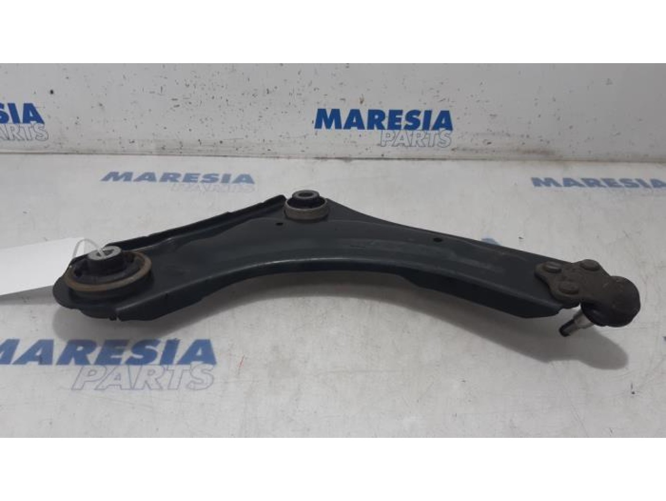 Renault - Grand Scenic - Front lower wishbone, left