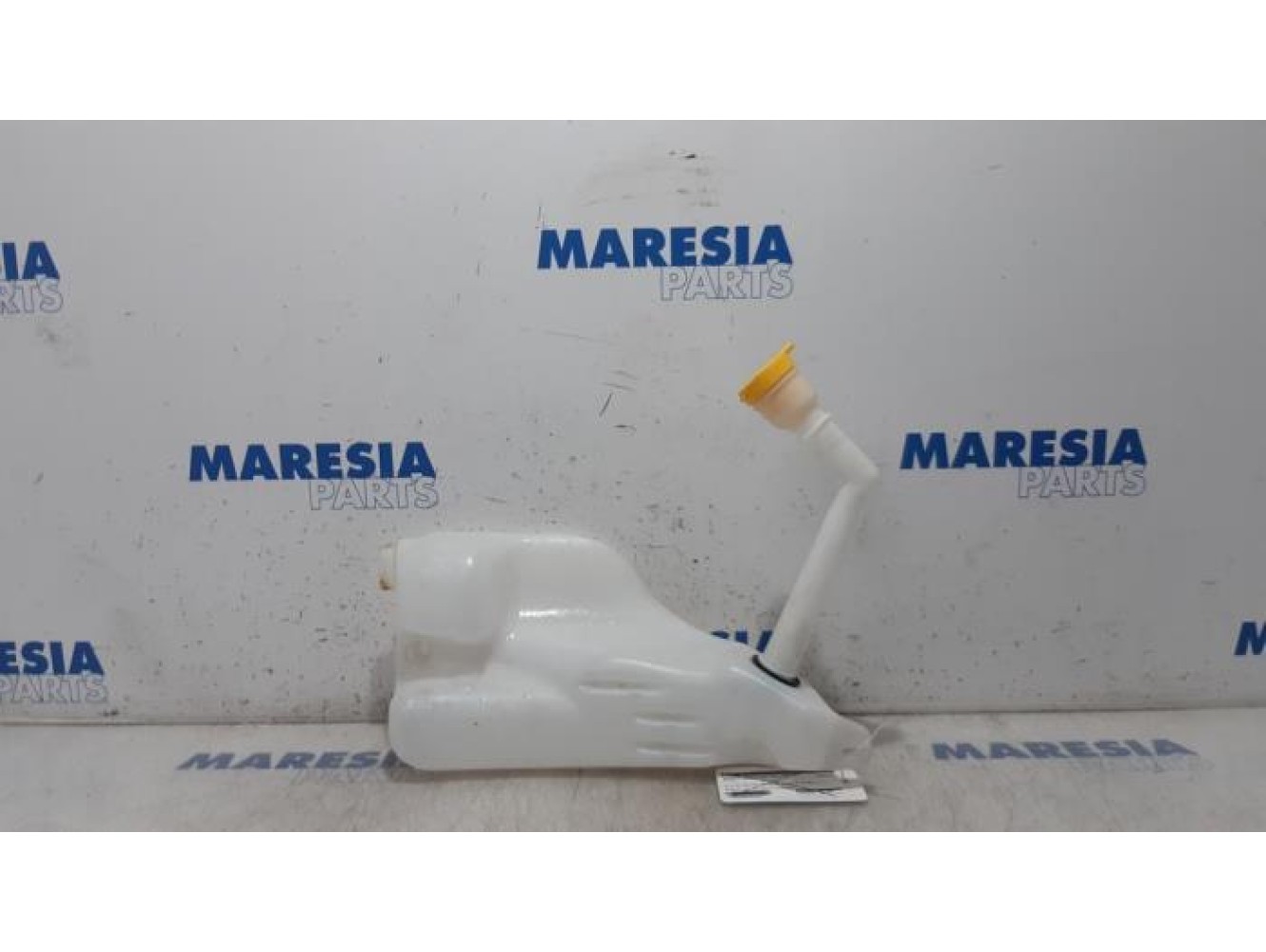 Renault - Grand Scenic - Front windscreen washer reservoir