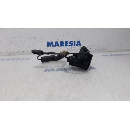 Renault - Grand Scenic - Front door lock mechanism 4-door, right