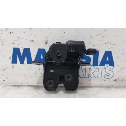 Renault - Megane - Tailgate lock mechanism