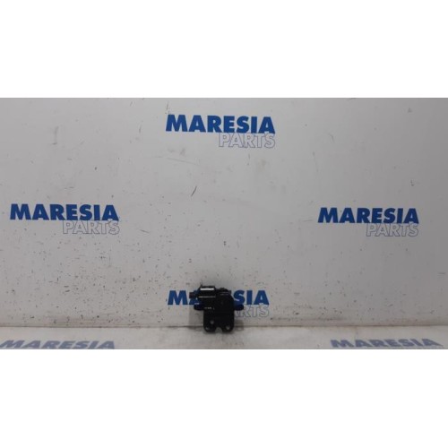 Renault - Megane - Tailgate lock mechanism