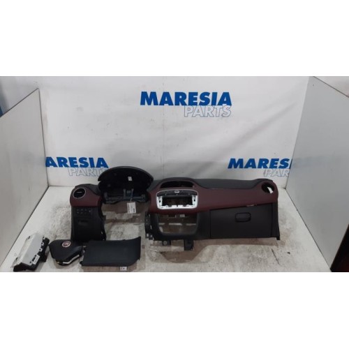 Fiat - Punto Evo - Airbag set + dashboard