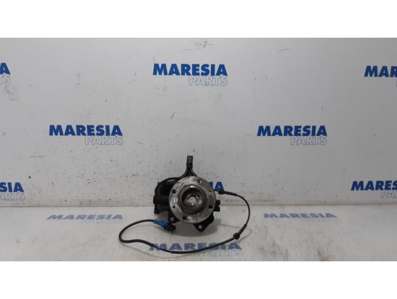 Citroen - C3 - Fusee links-voor