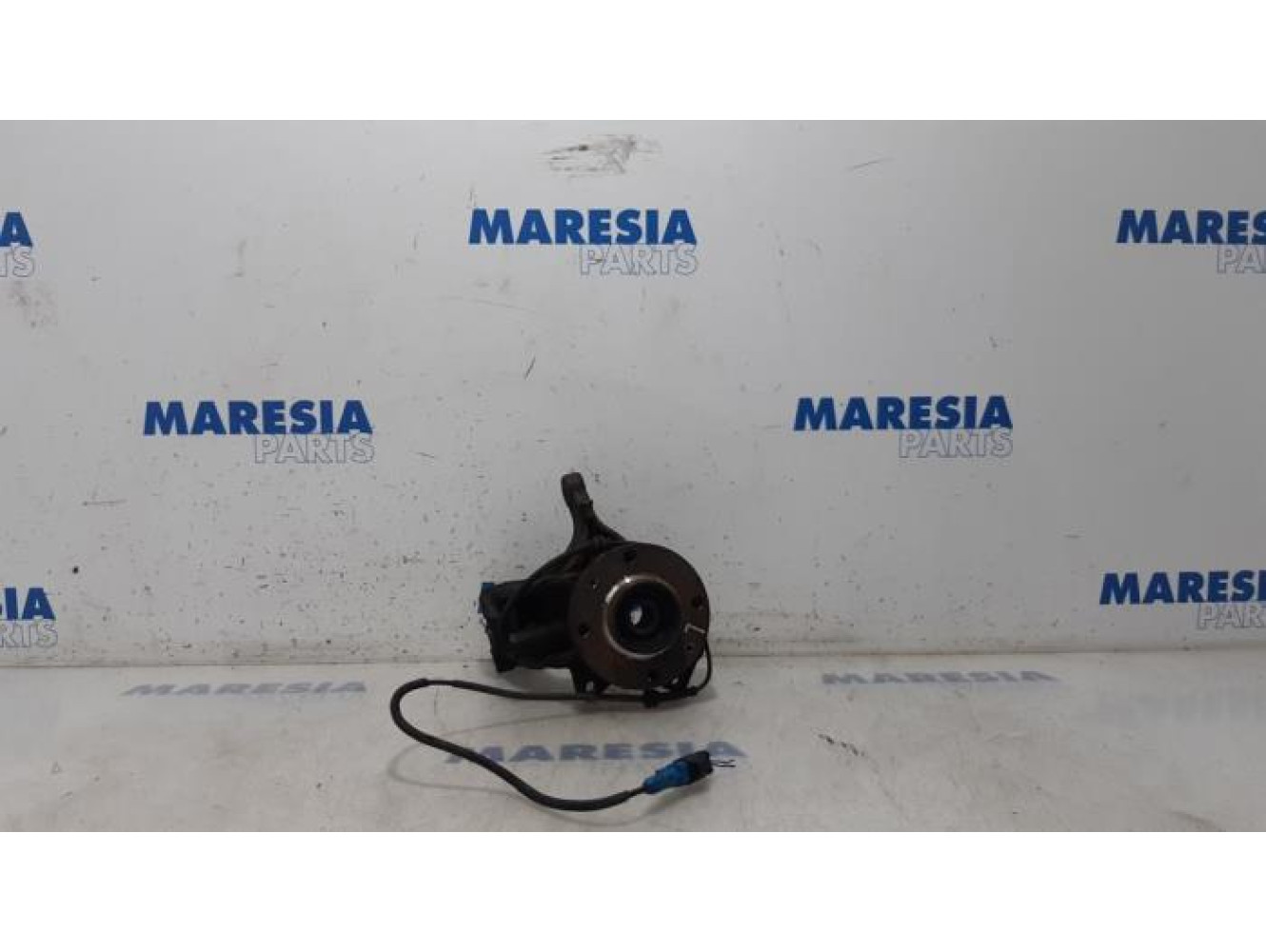 Citroen - C3 - Fusee links-voor