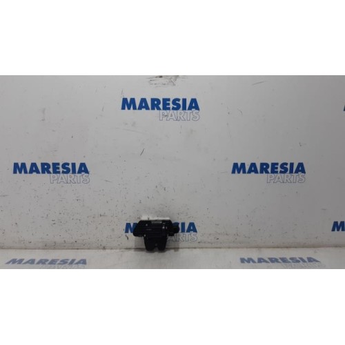 Citroen - C3 - Tailgate lock mechanism