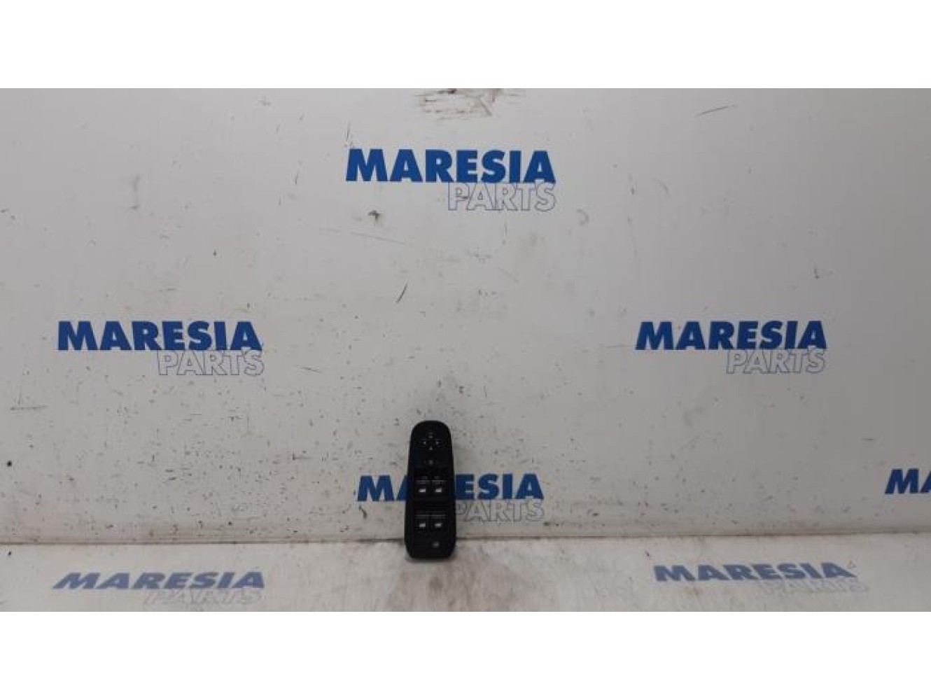 Peugeot - 308 - Multi-functional window switch