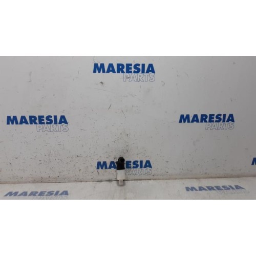 Peugeot - 307 - Windscreen washer pump