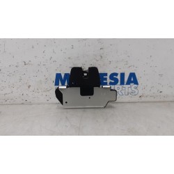 Peugeot - 5008 - Tailgate lock mechanism