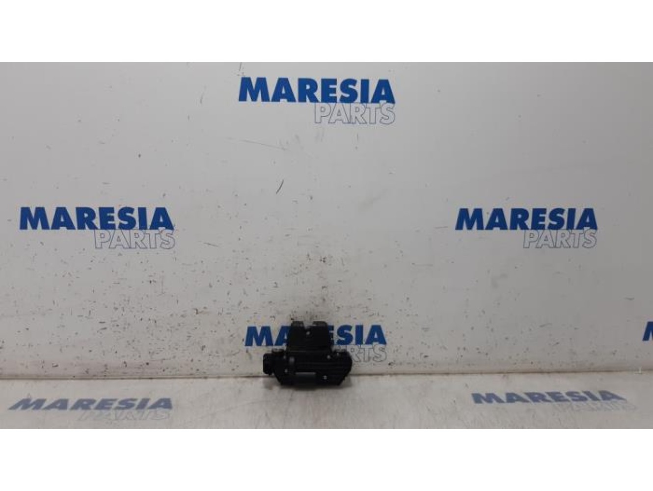 Peugeot - 5008 - Tailgate lock mechanism
