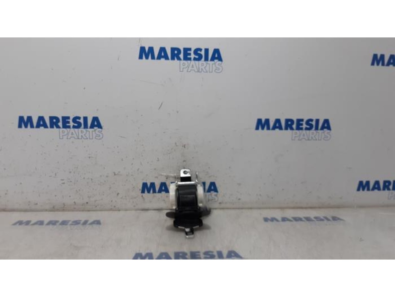 Peugeot - 5008 - Rear seatbelt, centre