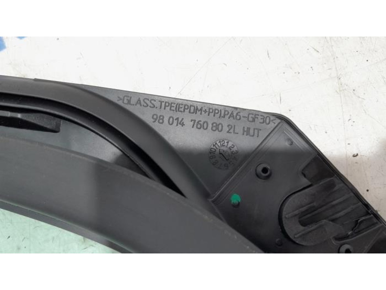 Peugeot - 208 - Vitre triangulaire avant gauche