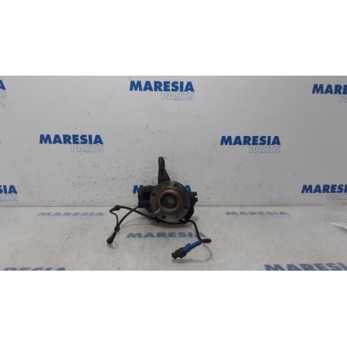Peugeot - 208 - Fusee links-voor