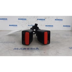 Peugeot - 208 - Insertion ceinture de sécurité arrière droite