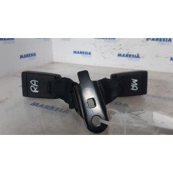 Peugeot - 208 - Insertion ceinture de sécurité arrière droite