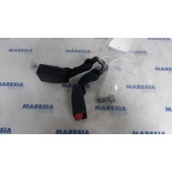 Peugeot - 208 - Insertion ceinture de sécurité arrière droite