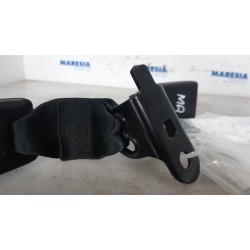 Peugeot - 208 - Insertion ceinture de sécurité arrière droite