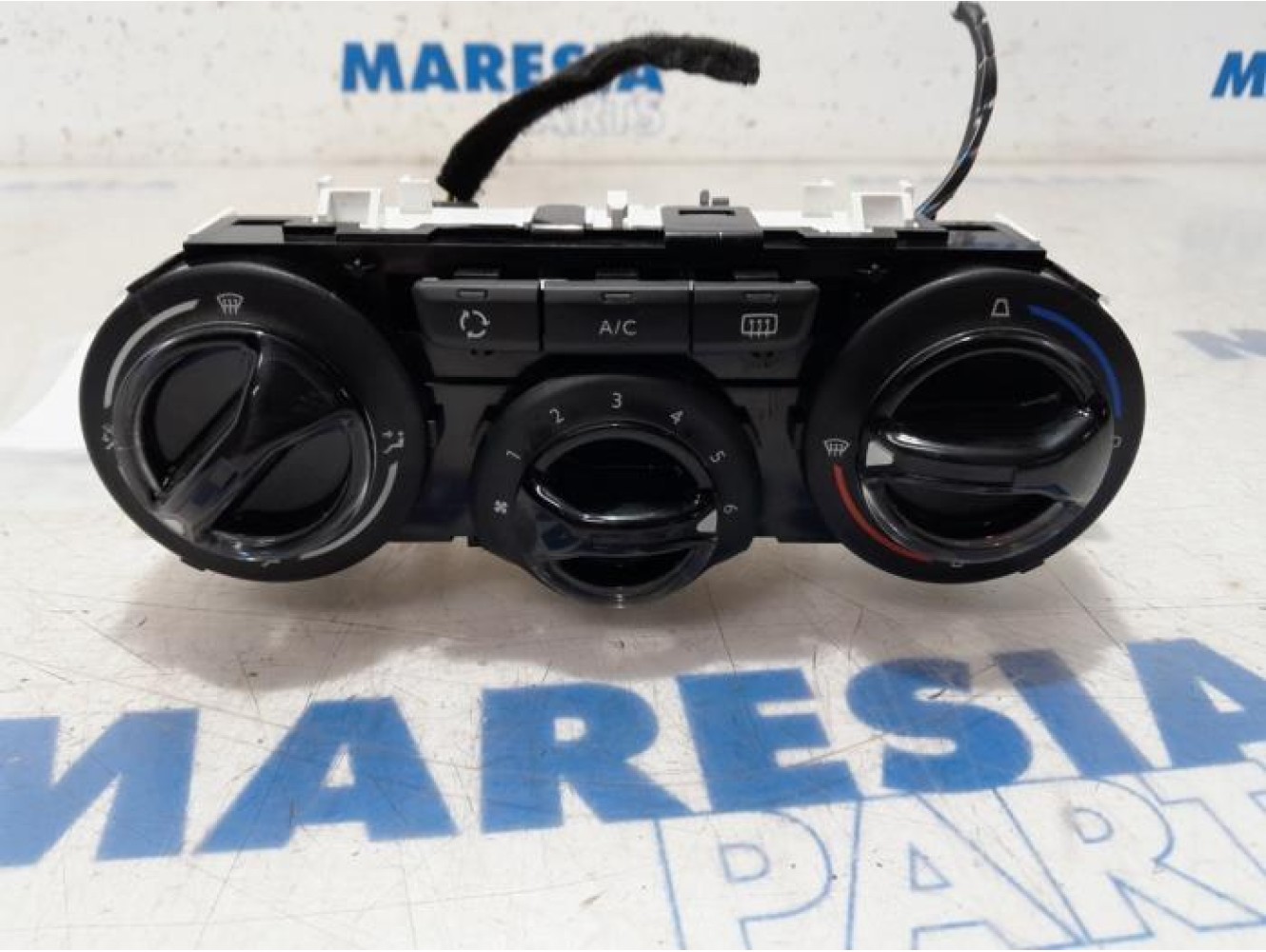 Peugeot - 208 - Heater control panel