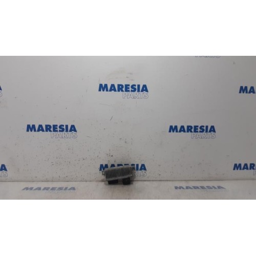 Renault - Kangoo - Glow plug relay
