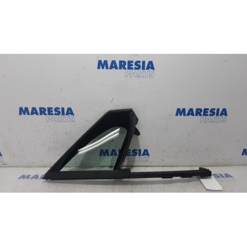 Peugeot - 208 - Quarter light, front right