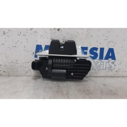 Peugeot - 208 - Tailgate lock mechanism