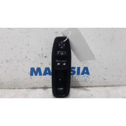Peugeot - 208 - Multi-functional window switch