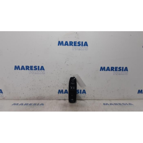 Peugeot - 208 - Multi-functional window switch