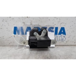 Fiat - 500 - Tailgate lock mechanism