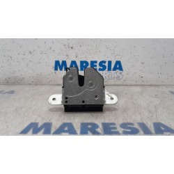 Fiat - 500 - Tailgate lock mechanism
