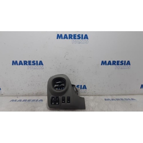 Renault - Trafic - Luftgitter Armaturenbrett