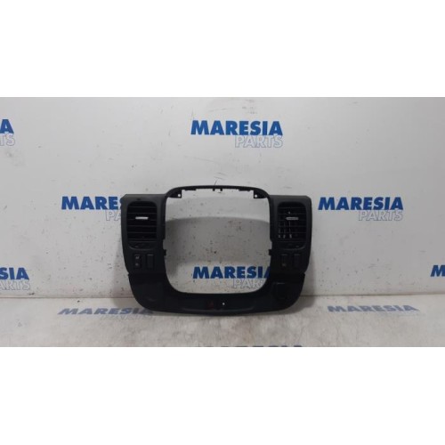 Renault - Trafic - Luftgitter Armaturenbrett