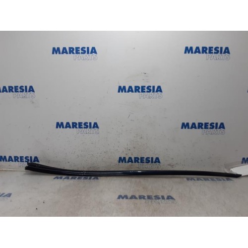 Peugeot - 3008 - Front strip, left