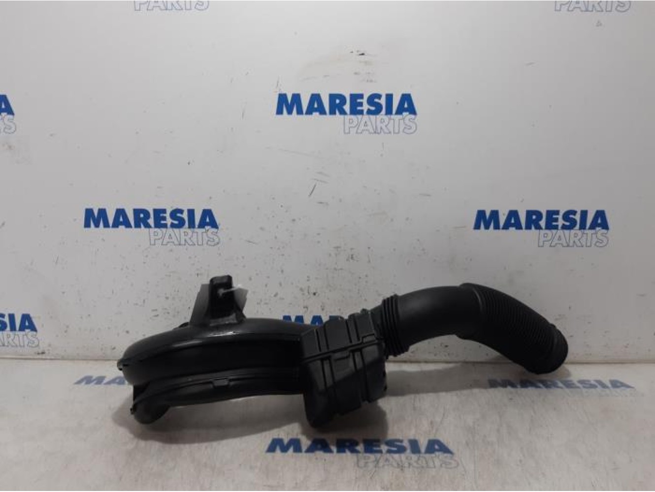 Renault - Trafic - Air intake hose