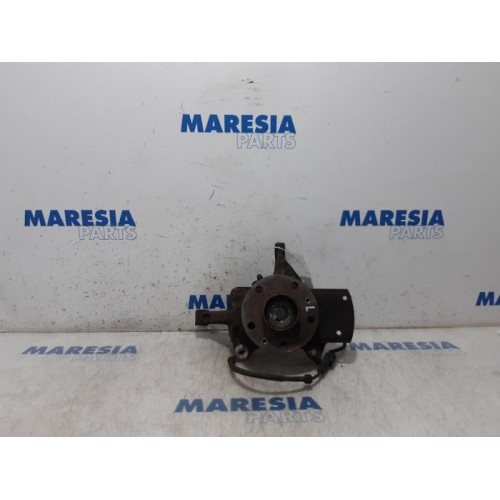 Renault - Trafic - Achsschenkel links vorne