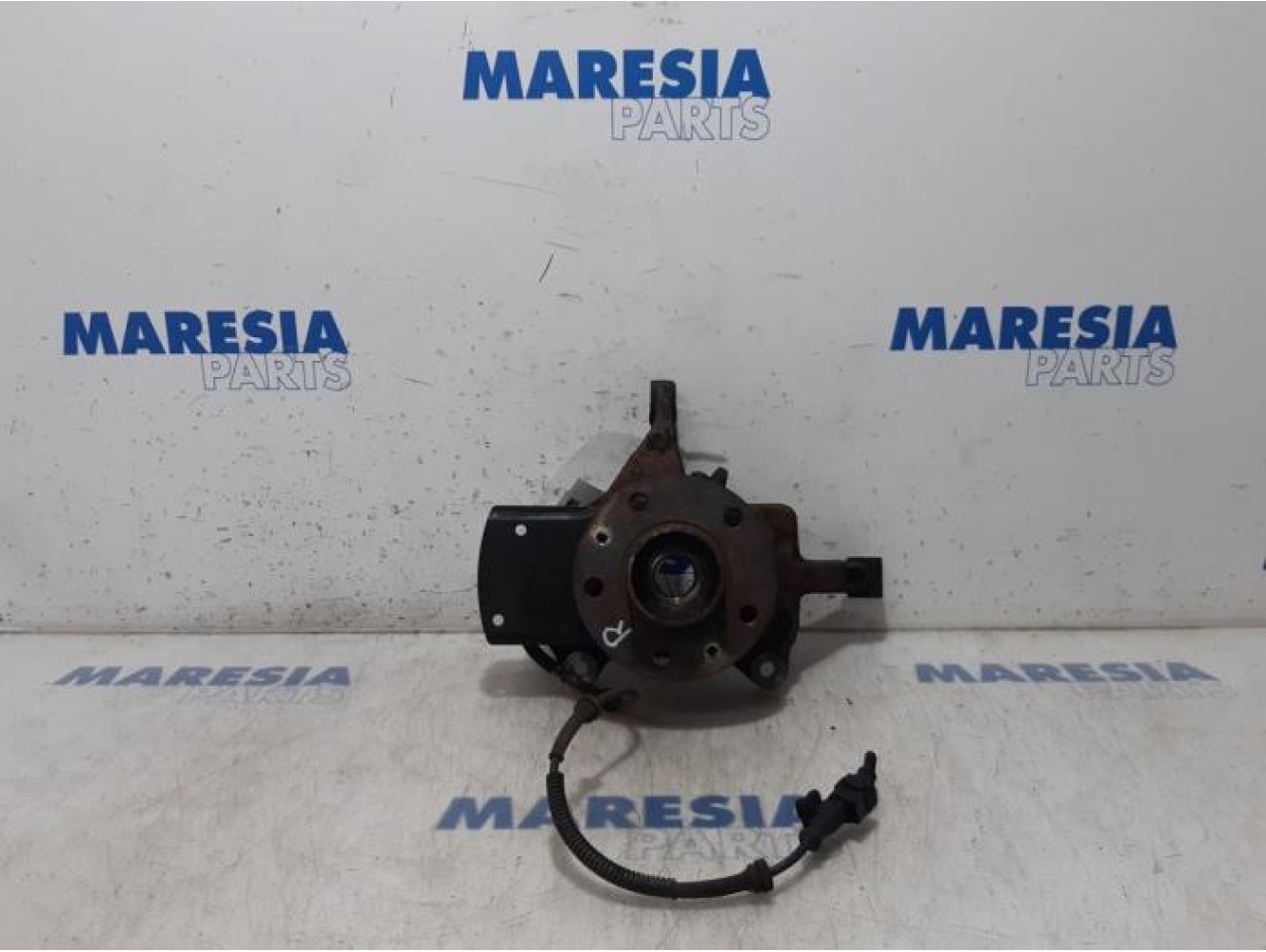 Renault - Trafic - Knuckle, front right
