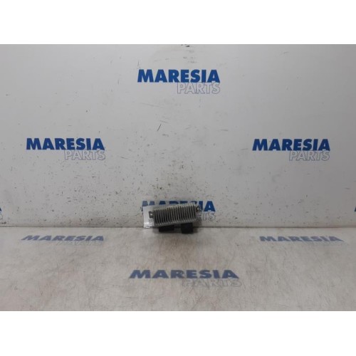 Renault - Trafic - Glow plug relay