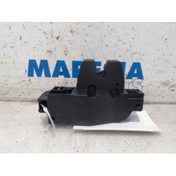 Peugeot - 307 - Tailgate lock mechanism