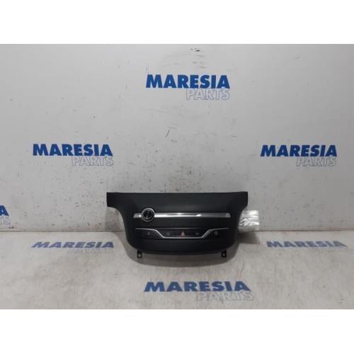 Peugeot - 308 - Radio control panel