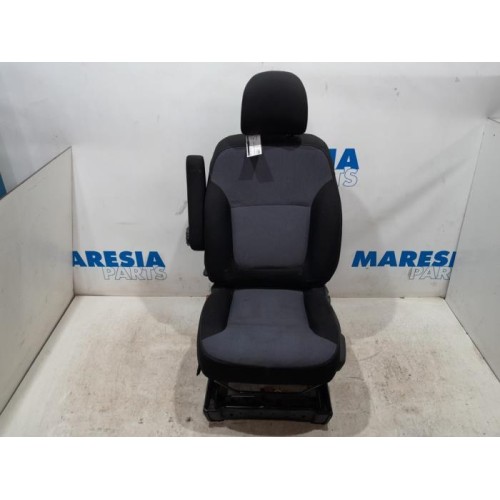 Opel - Vivaro - Sitz links
