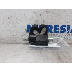 Fiat - 500 - Tailgate lock mechanism