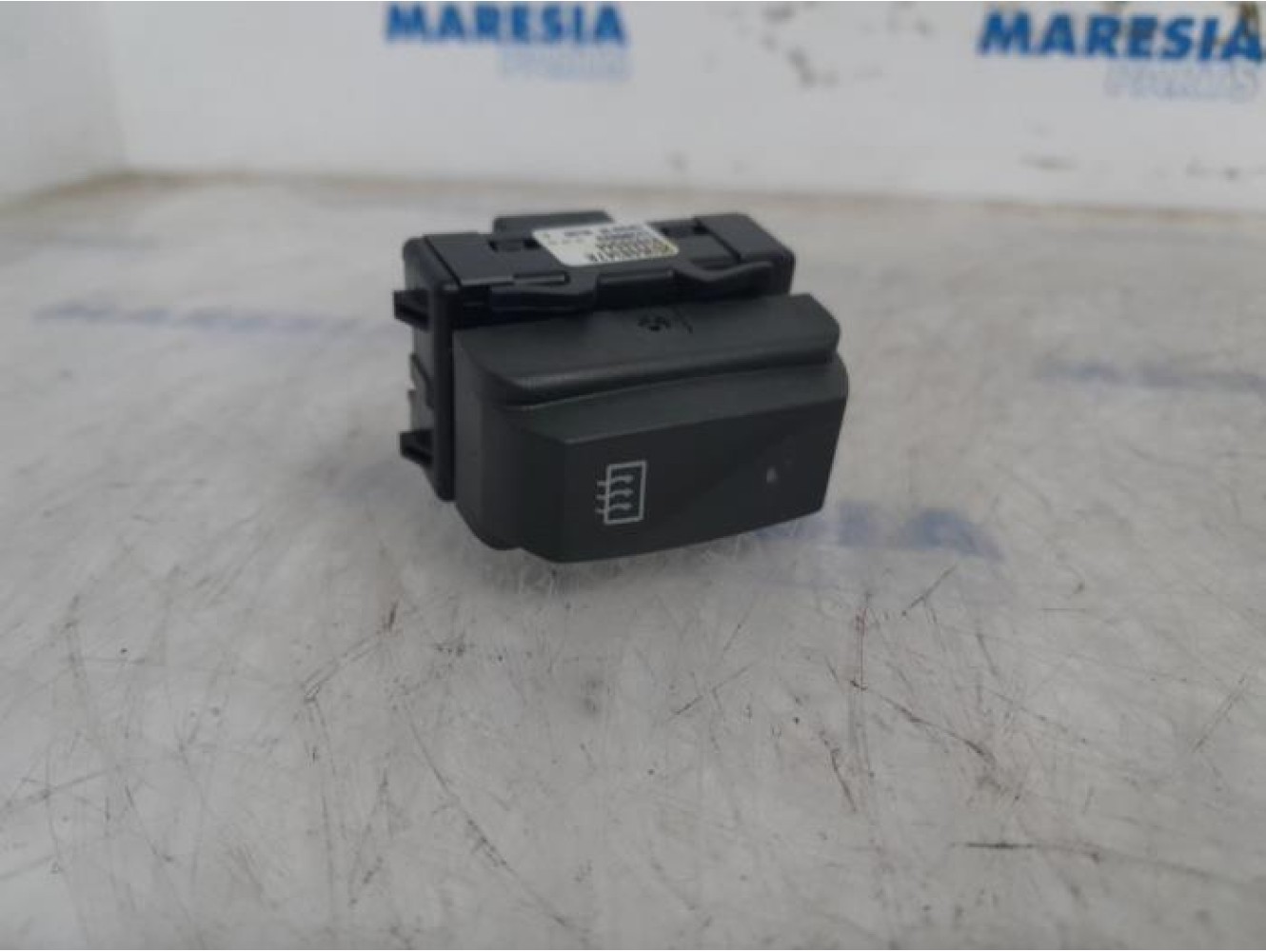 Opel - Vivaro - Rear window heating switch